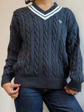 Aritzia TNA V-Neck Pullover Sweater
